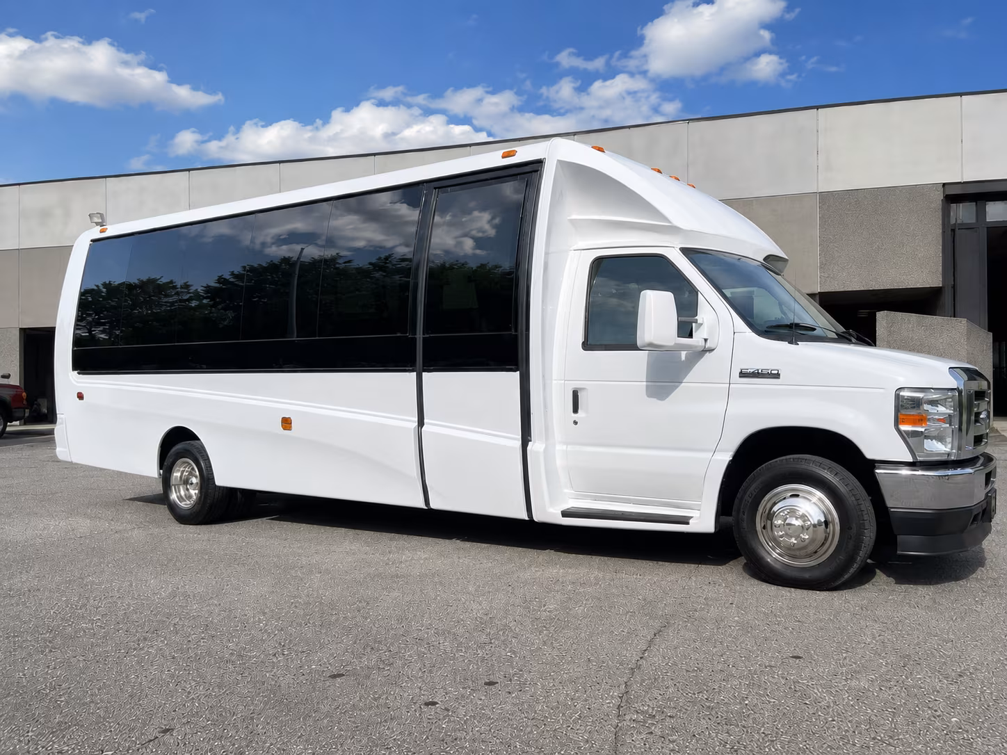 guest shuttles to haak wines and wedding venues around pearland